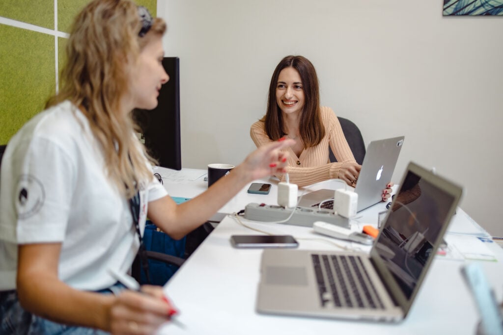 Photo of the team in the unicrew office